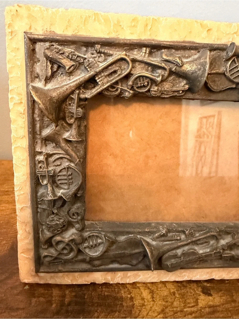 Musical Instrument Picture Frame Trumpet Violin Guitar Bronze Resin Band Decor